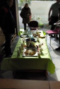 garage-solidaire-table Table et repas lors d'un des evenements CAR